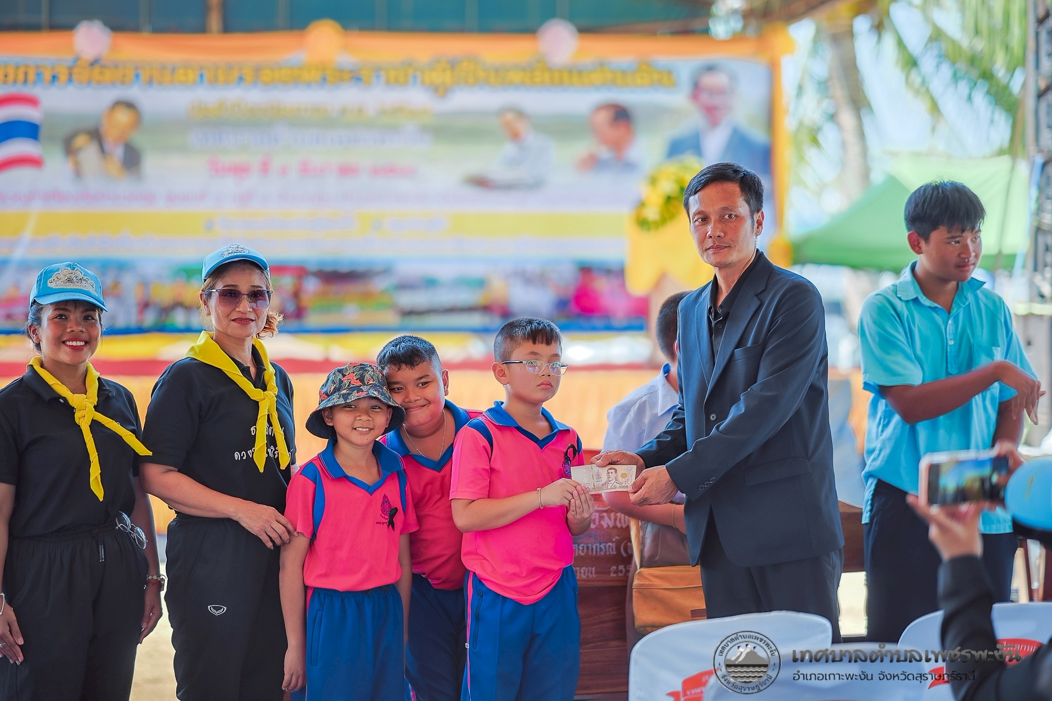 เนื่องในวันที่ ๕ ธันวาคม ของทุกปี เป็นวันคล้ายวันเฉลิมพระชนมพรรษา พระบาทสมเด็จ พระบรมชนกาธิเบศร มหาภูมิผลอดุลยเดชมหาราช บรมนาถบพิตร( รัชกาลที่ ๙) และ พระบาทสมเด็จพระปรมินทรรามาธิบดี ศรีสินทร มหาวชิราลงกรณ พระวชิรเกล้าเจ้าอยู่หัว (รัชกาลที่ ๑๐) ได้มีพระบรมราชโองการโปรดเกล้าโปรดกระหม่อมให้ เป็นวันสำคัญของชาติไทย เป็นวันชาติ